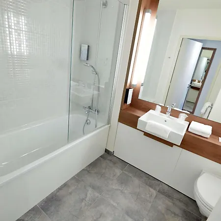 Hotel Campanile Saint-quentin-en-yvelines 3*