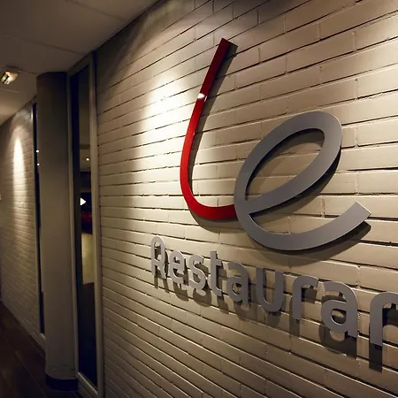 Hotel Campanile Saint-quentin-en-yvelines 3*