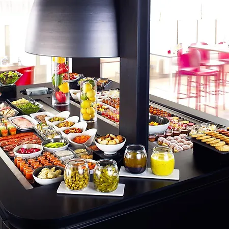 Hotel Campanile Saint-quentin-en-yvelines 3*