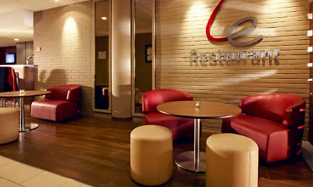 Hotel Campanile Saint-quentin-en-yvelines 3*