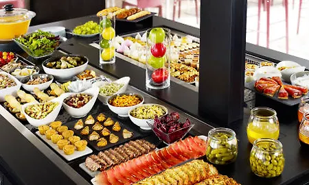 Campanile Prime - Saint-quentin-en-yvelines 호텔 몽티그니레브레통노